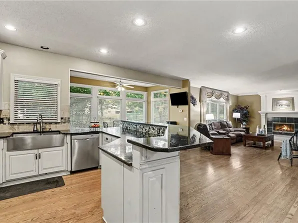 5304 Mullen St, Shawnee, KS 66216
