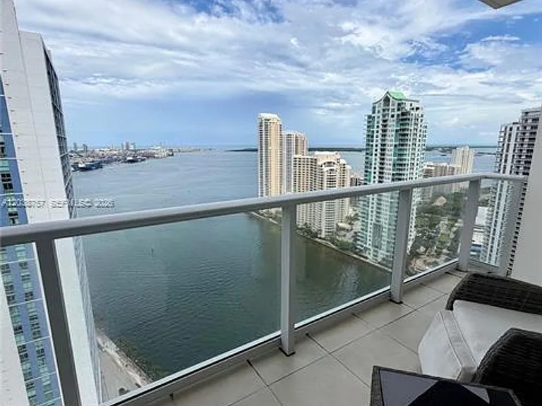300 S Biscayne Blvd #T-3212 — Photo 1