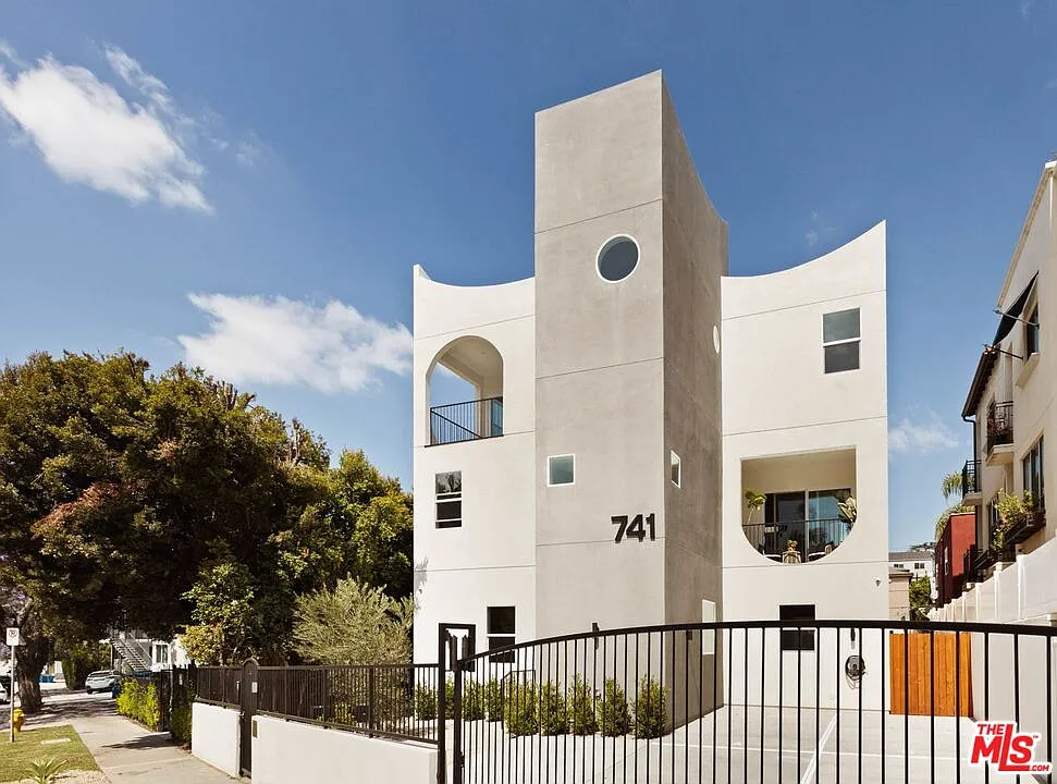 Building Photo - 741 N Silver Lake Blvd