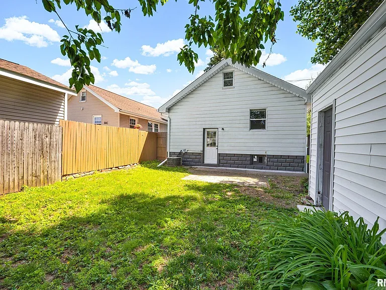 1413 W Gilbert Ave — Photo 26