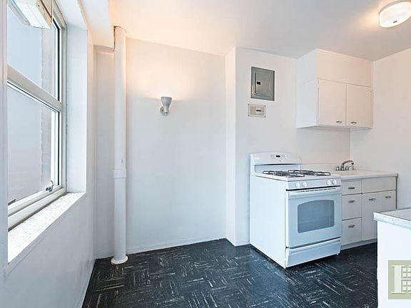 2nd image of 80 La Salle St APT 16E