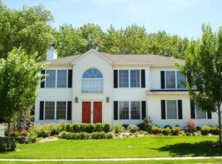 701 Gettysburg Pl, Paramus, NJ 07652