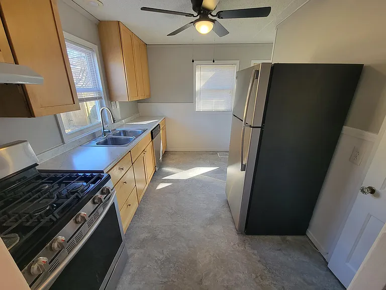 1207 W Springfield Ave — Photo 3