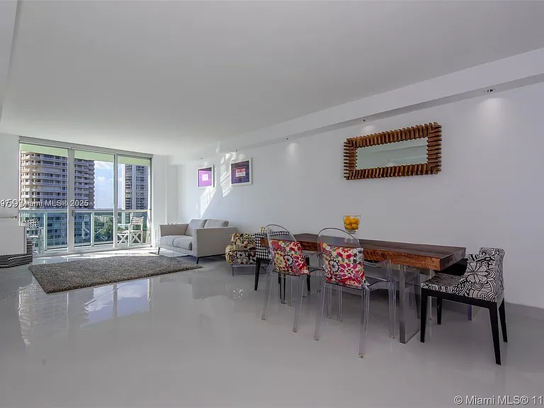 19390 Collins Ave #1121 — Photo 29