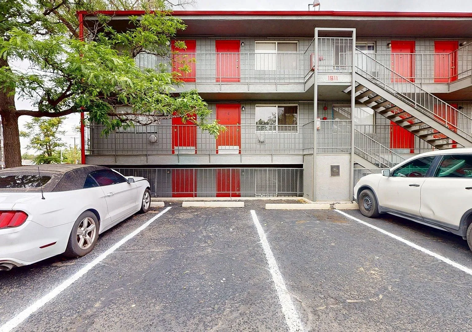 1601-1611 Gold Ave Se - Top End Renovated Studios 2 Blocks To Unm — Photo 3