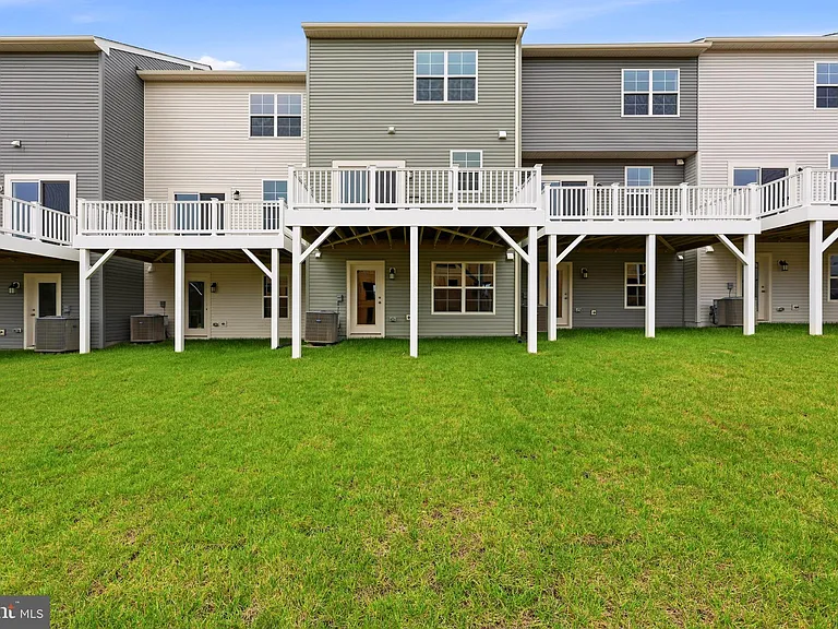 394 Seeback Dr — Photo 3