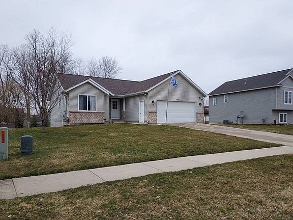 3rd image of 10813 Douglas Dr
