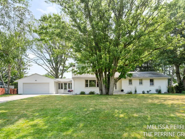 116 Loch Lomond Ave NE, Grand Rapids, MI 49546