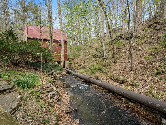 11th image of 1195 Shipman Creek Rd