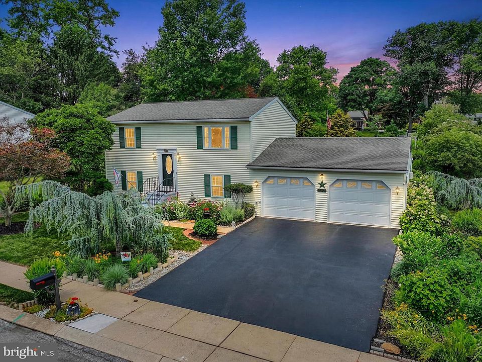 1st image of 2437 Heather Rd