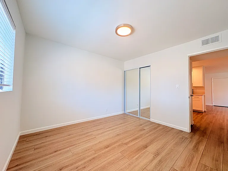 405 Ivy St — Photo 7