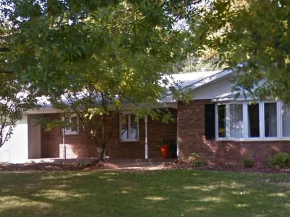 12862 Roblin Ct, Carlinville, IL 62626