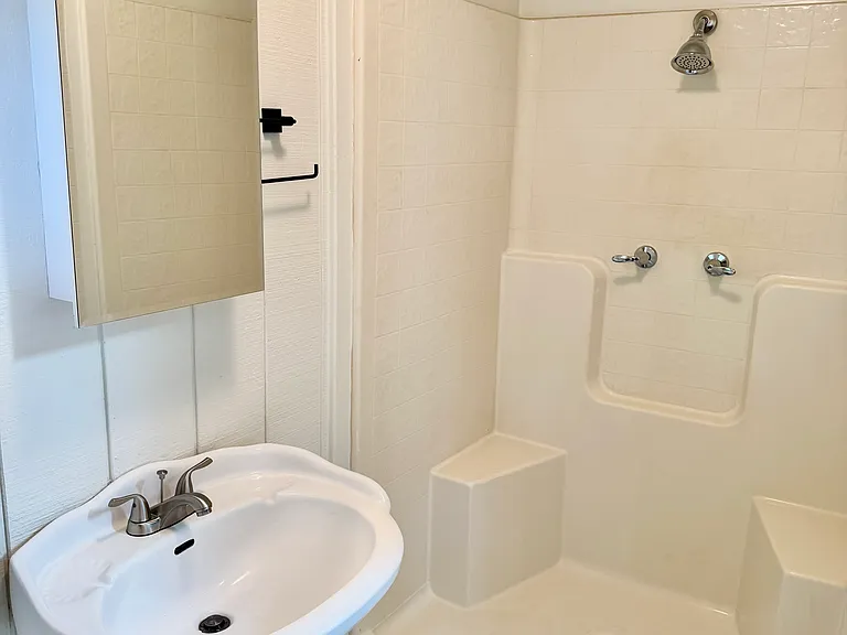 708 Patrick Dr — Photo 6