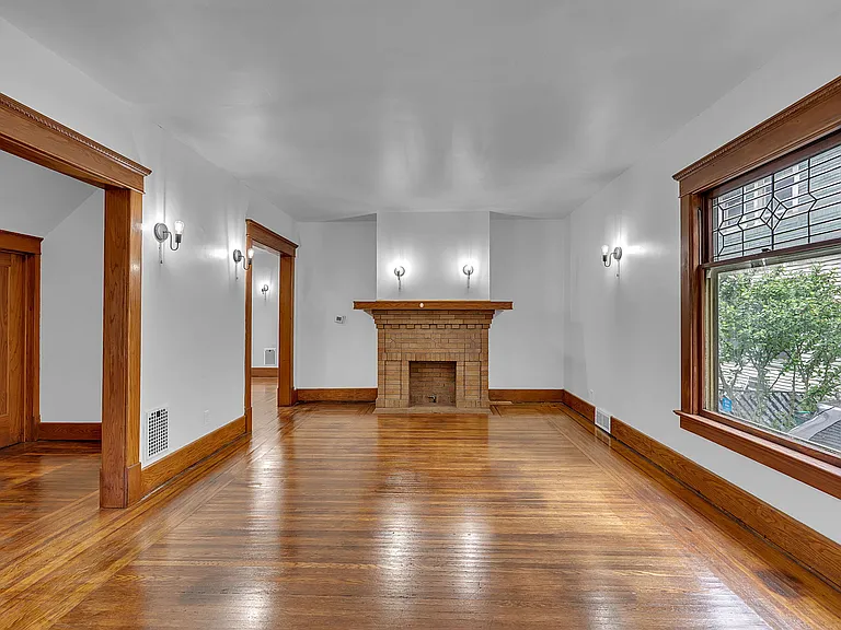 91 Saint Johns Parkside St #1 — Photo 2