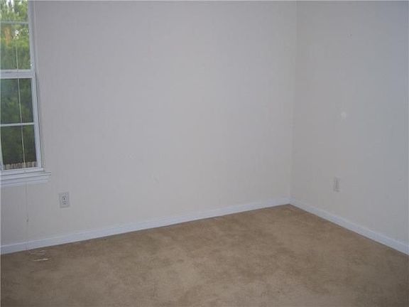 5th image of 1628 Village Place Cir NE