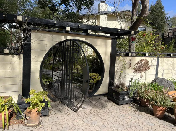 330 Bridge Rd, Hillsborough, CA 94010