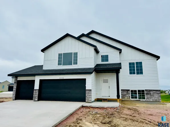 6220 W Goldberg Dr, Sioux Falls, SD 57107