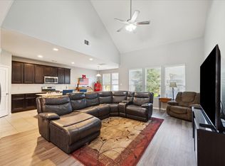 6614 Hunters Way Ln, Baytown, TX 77521