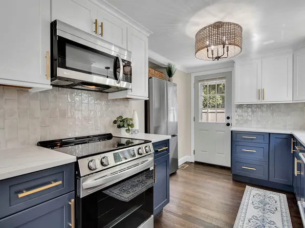 11 Thompson Lane, Old Saybrook, CT 06475