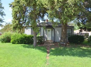 402 Shoreland Rd, Machesney Park, IL 61115