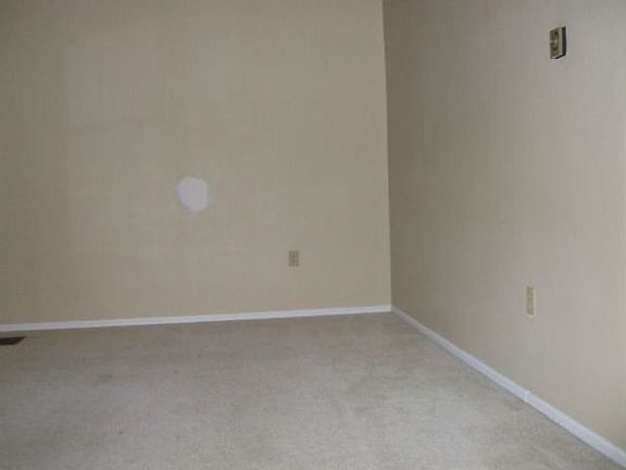 4th image of 2453 Wedgewood Dr