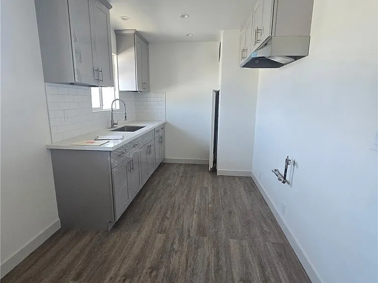 422 Devener St #C — Photo 1