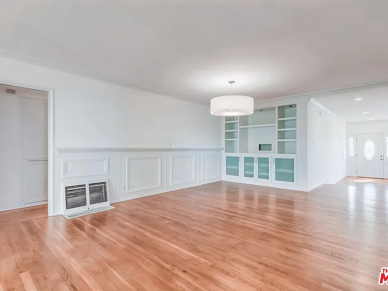 13203 Dewey St — Photo 4