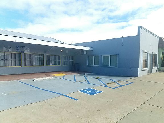 3rd image of 986 Palm Ave