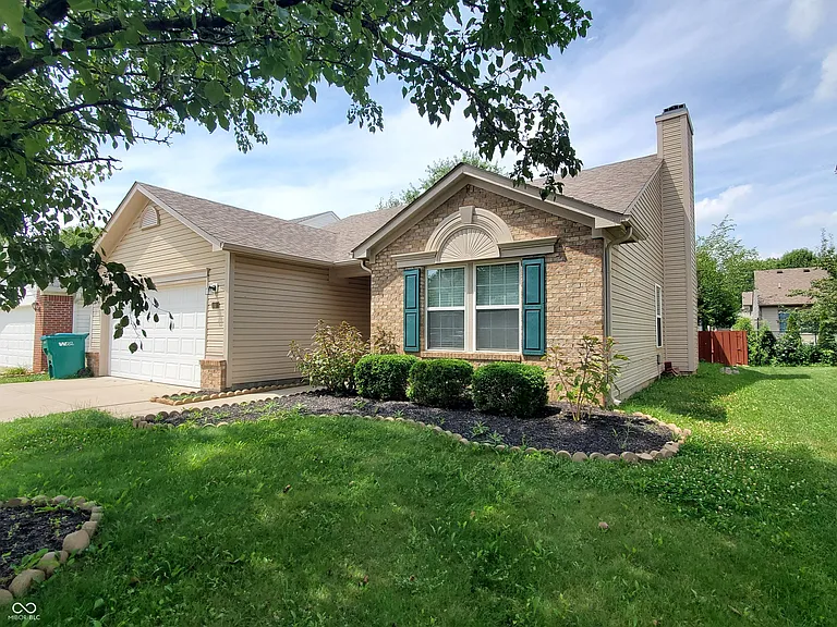 10450 Lookout Ln — Photo 2
