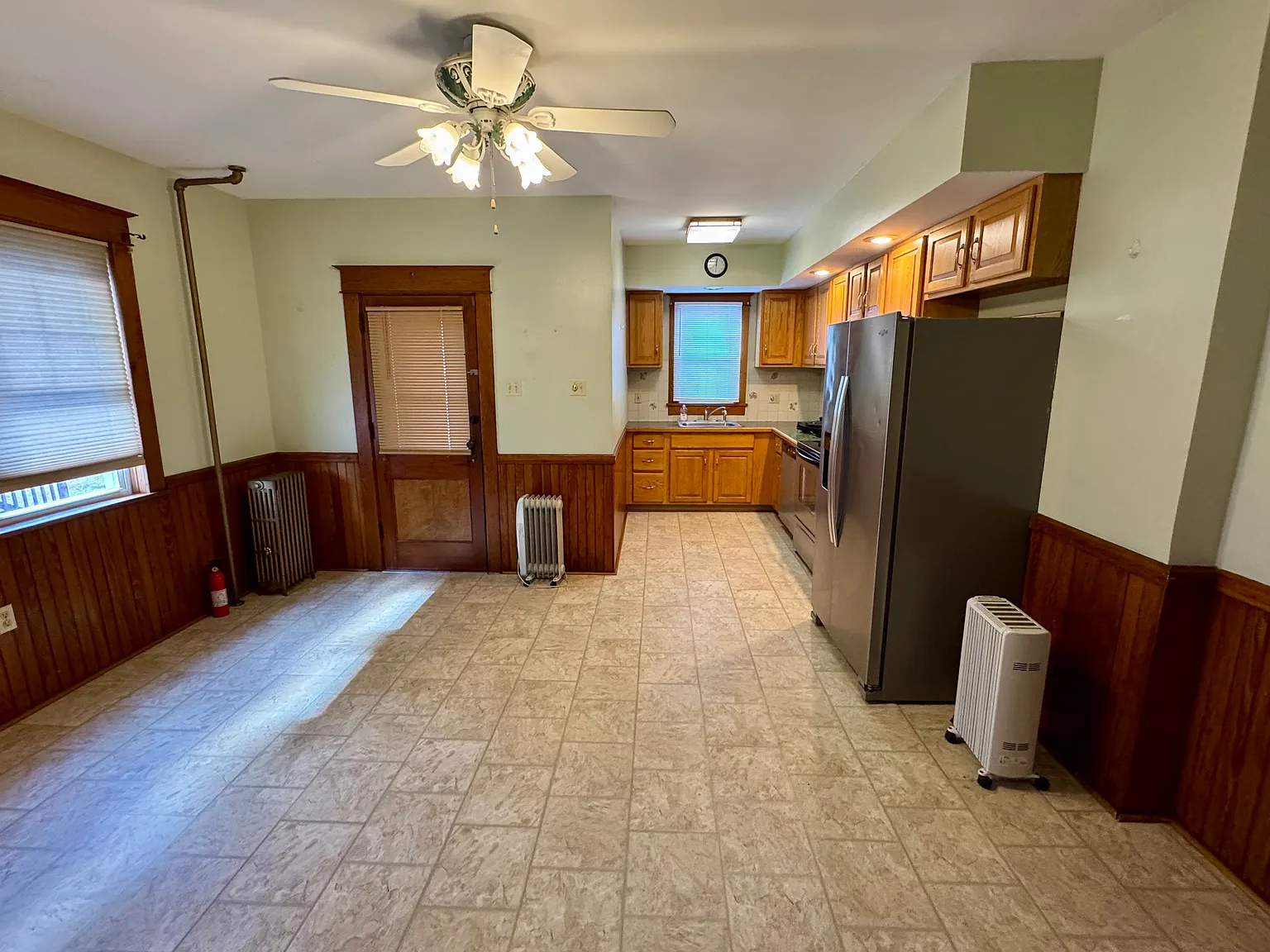 3 bed, 1050 sqft, $1,500 — Photo 2