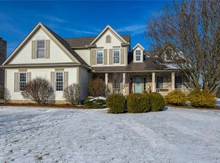 205 Chadwick Dr, Aurora, OH