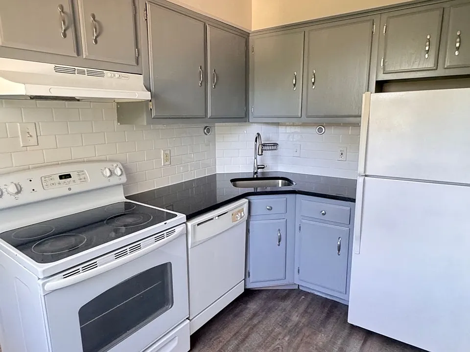 312 E Ridley Ave