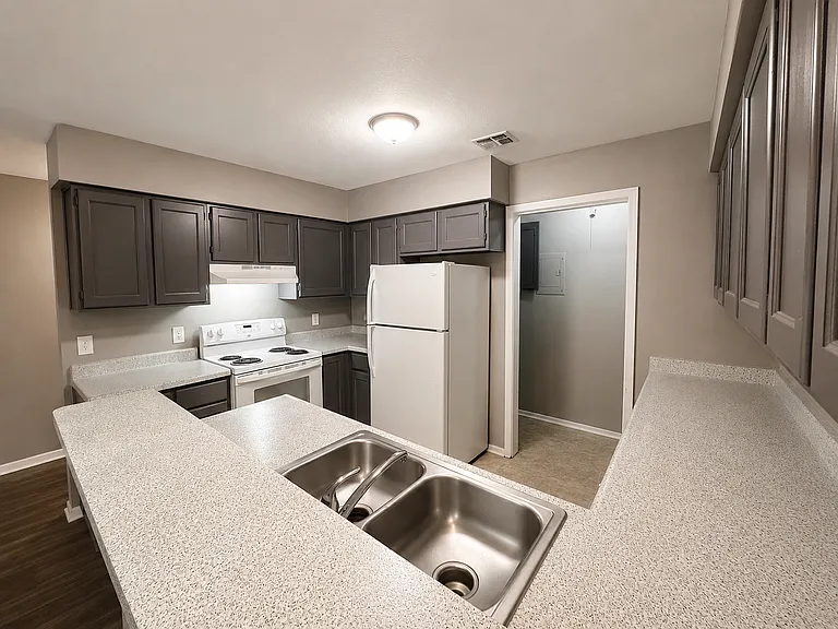 4704 Oakfield Way — Photo 5