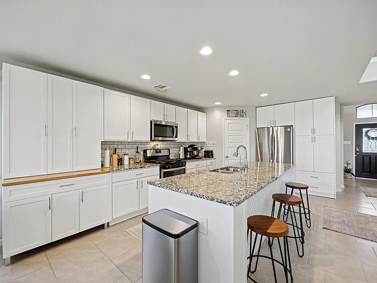 21030 Albany Landing Ln — Photo 9