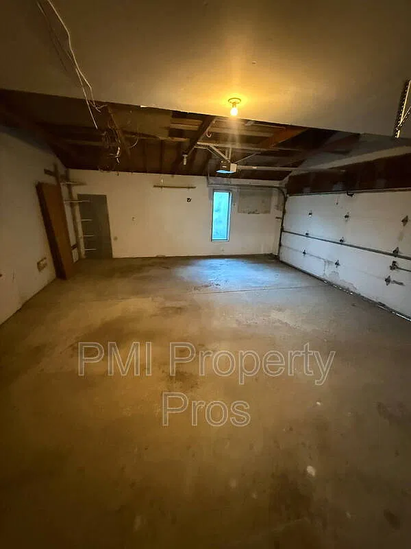 3 bed, 1.5 bath, 1606 sqft, $2,275 — Photo 3