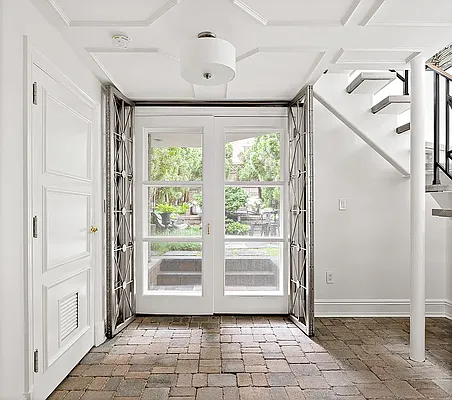 Rented by Compass | media 18