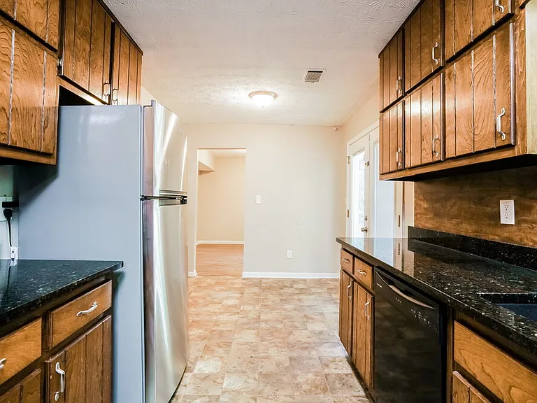 882 Stormy Ln — Photo 8