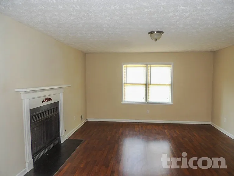 1102 Plantation Dr SE — Photo 3