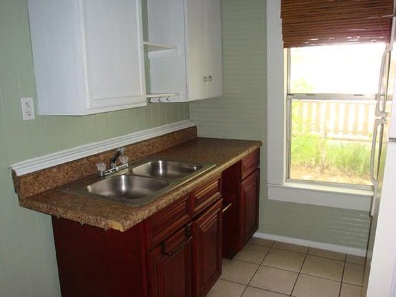 3rd image of 97 Chapin St