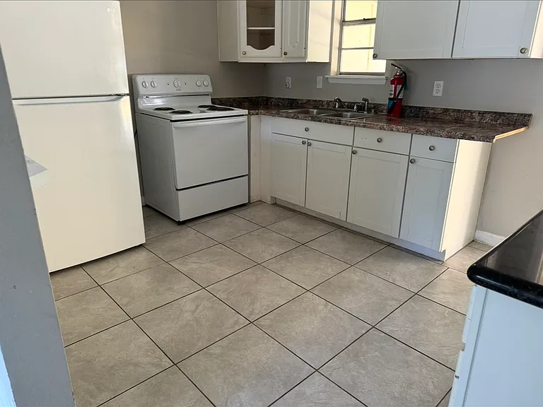 3828 Oakview St #4 — Photo 6