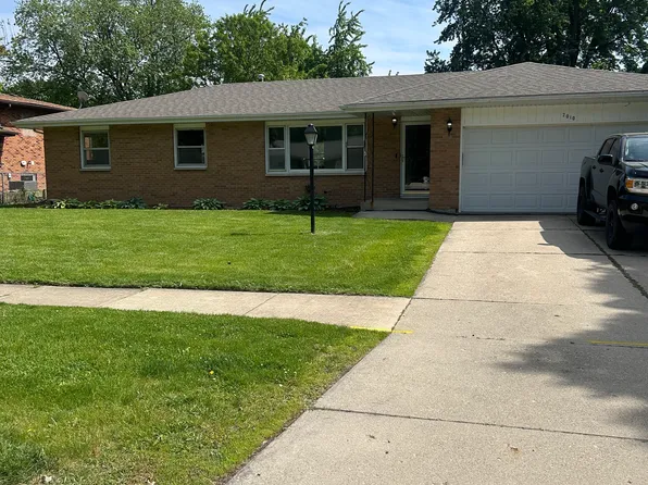 2010 Richard St, Aurora, IL 60506