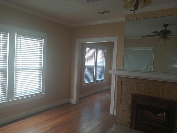 3rd image of 949 Marion Ave