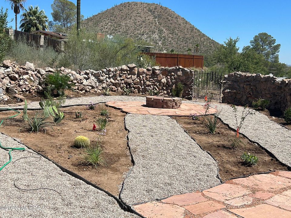 2nd image of 1501 S Saint Tropaz Pl