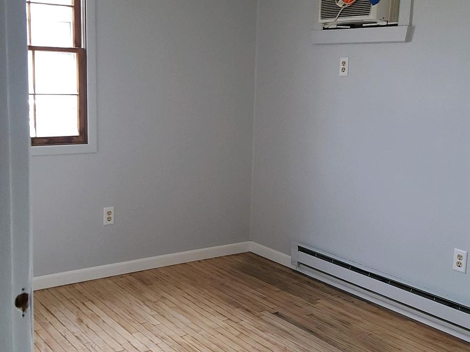 2nd image of 1 Kingston Dr #4