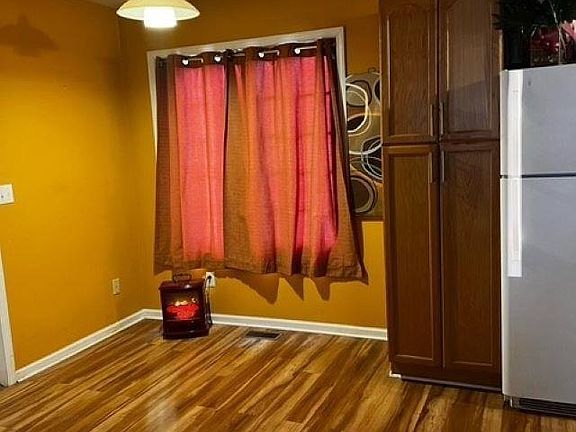 4th image of 15029 Stephens Dr