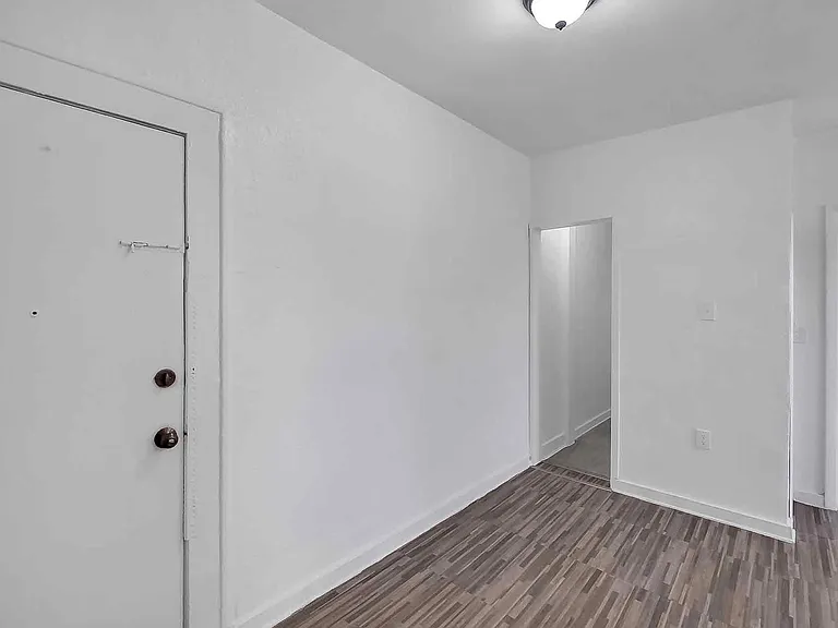 544 NW 23rd Ct #11 — Photo 3