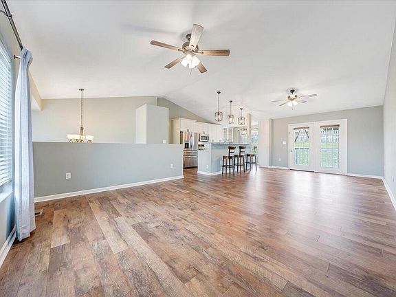 3rd image of 4618 Nevis Dr