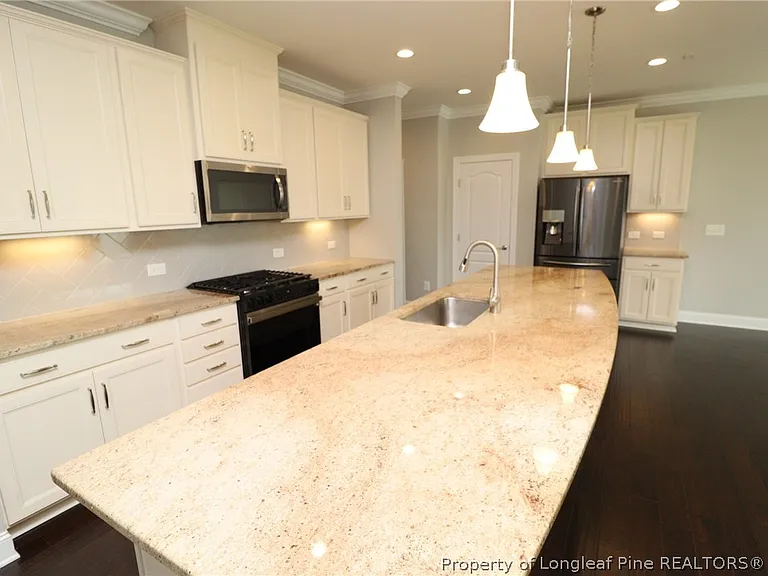 410 Boscawen Ln — Photo 4