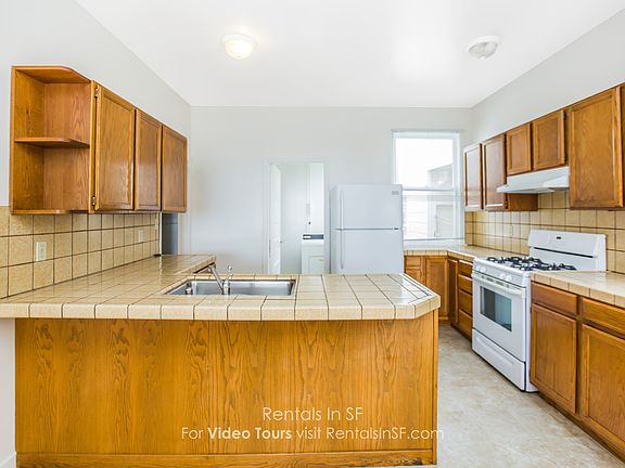 4th image of 440 Lombard St