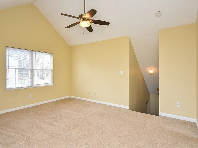 421 Viola St — Photo 14